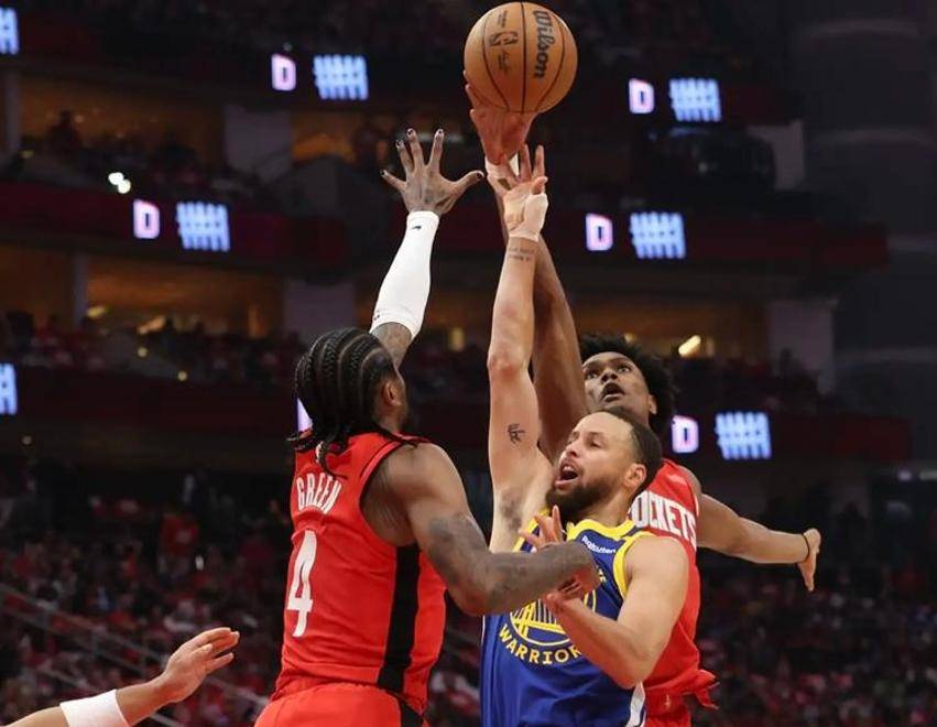 关键时刻NBA常规赛焦点战，金州勇士手感冰凉，更衣室稳定，训练强度明显提升